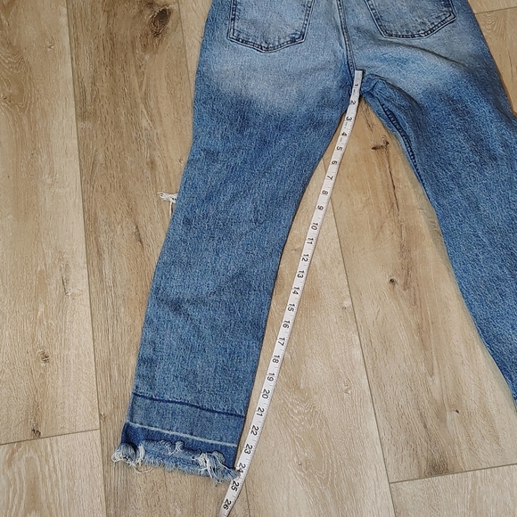 Abercrombie & Fitch Women's Sz 26-2s High Rise Mom Jeans Thrashed Distressed - Picture 7 of 8